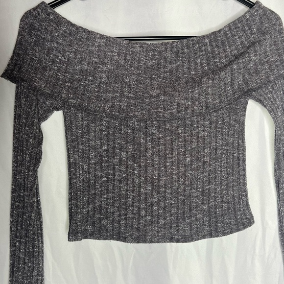 Urban Outfitters Off-Shoulder Sweater Gray Super Soft Double Layer Size Small - Picture 8 of 10